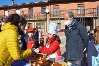 Campaña por la paz en Ucrania en San Leonardo. RAQUEL FERNÁNDEZ (6)