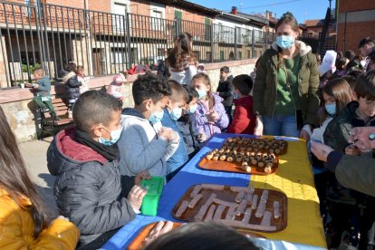 Campaña por la paz en Ucrania en San Leonardo. RAQUEL FERNÁNDEZ (10)