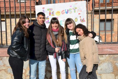 Campaña por la paz en Ucrania en San Leonardo. RAQUEL FERNÁNDEZ (20)