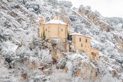La nieve da paso a una mañana de fotos invernales. MARIO TEJEDOR (55)