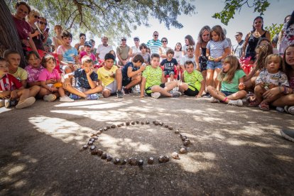 Carrera de caracoles en Peroniel.-G. MONTESEGURO