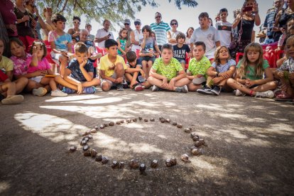 Carrera de caracoles en Peroniel.-G. MONTESEGURO