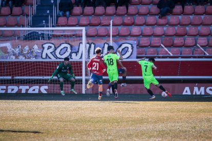 Decepción numantina al sufrir una nueva derrota en Los Pajaritos. G.M.