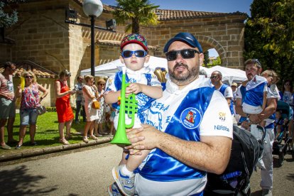 Desfile de peñas en el Domingo de calderas - MARIO TEJEDOR (6)
