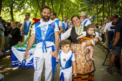 Desfile de peñas en el Domingo de calderas - MARIO TEJEDOR (14)