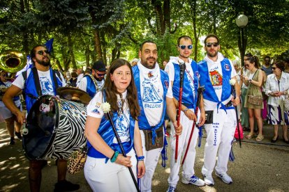 Desfile de peñas en el Domingo de calderas - MARIO TEJEDOR (16)