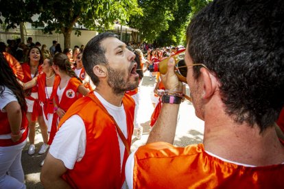Desfile de peñas en el Domingo de calderas - MARIO TEJEDOR (19)