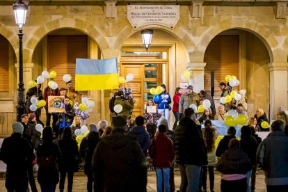 Concentración de apoyo al pueblo ucraniano. MARIO TEJEDOR (17)