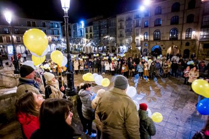 Concentración de apoyo al pueblo ucraniano. MARIO TEJEDOR (23)