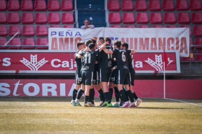 El Numancia remontaba ante el Nástic en una gran segunda parte. G.M.