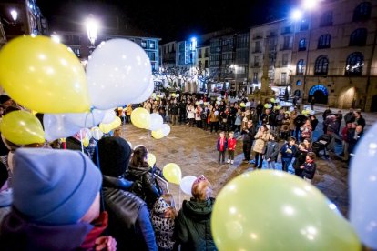 Concentración de apoyo al pueblo ucraniano. MARIO TEJEDOR (34)