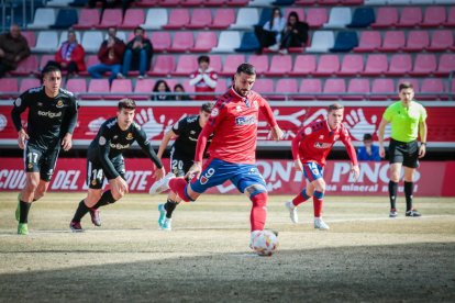 El Numancia remontaba ante el Nástic en una gran segunda parte. G.M.
