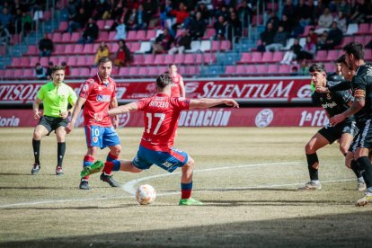 El Numancia remontaba ante el Nástic en una gran segunda parte. G.M.
