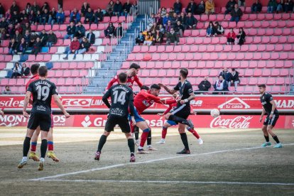 El Numancia remontaba ante el Nástic en una gran segunda parte. G.M.