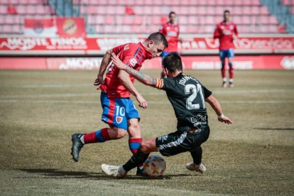 El Numancia remontaba ante el Nástic en una gran segunda parte. G.M.