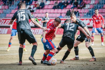 El Numancia remontaba ante el Nástic en una gran segunda parte. G.M.