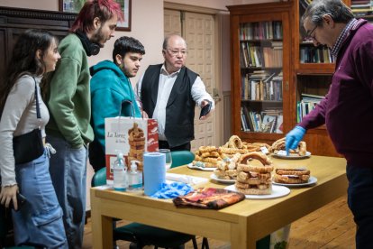 Concurso del Mejor Torrezno del Mundo en la fase de Soria.-GONZALO MONTESEGURO