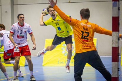 El BM Soria juega esta tarde una de las finales por la permanencia que tiene en el horizonte. HDS