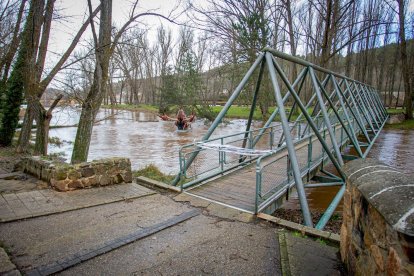 Complicaciones por la meteorología en la zona del río Duero a su paso por la capital. MARIO TEJEDOR (1)