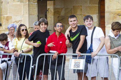 Ambiente a la llegada de los Jurados a la Cena de Gala - MARIO TEJEDOR (1)