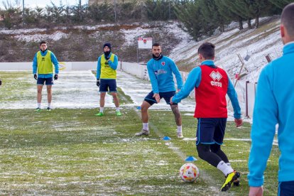 El CD Numancia prepara el choque ante la SD Amorebieta. MARIO TEJEDOR (10)