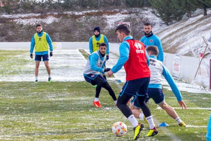 El CD Numancia prepara el choque ante la SD Amorebieta. MARIO TEJEDOR (11)