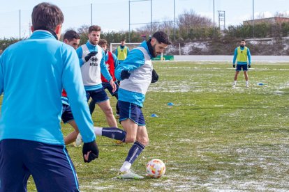 El CD Numancia prepara el choque ante la SD Amorebieta. MARIO TEJEDOR (12)