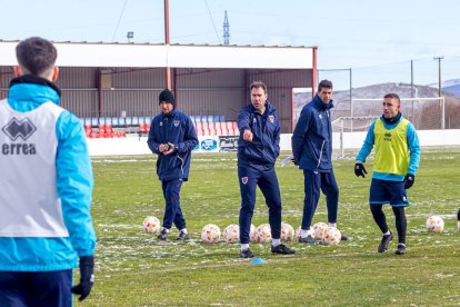 El CD Numancia prepara el choque ante la SD Amorebieta. MARIO TEJEDOR (14)