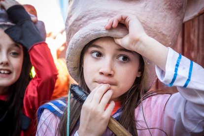Disfraces infantiles con los gigantes y cabezudos.-G. MONTESEGURO