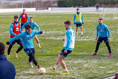 El CD Numancia prepara el choque ante la SD Amorebieta. MARIO TEJEDOR (18)