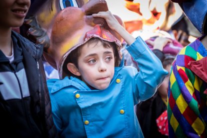 Disfraces infantiles con los gigantes y cabezudos.-G. MONTESEGURO