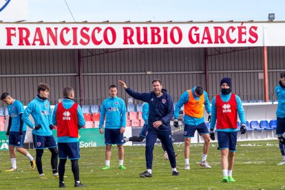 El CD Numancia prepara el choque ante la SD Amorebieta. MARIO TEJEDOR (25)