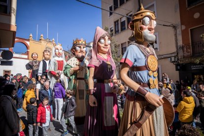 Disfraces infantiles con los gigantes y cabezudos.-G. MONTESEGURO
