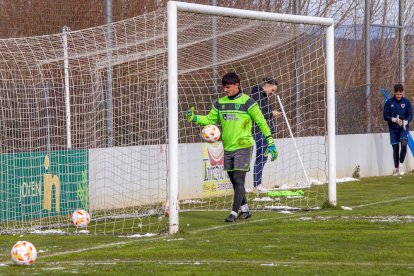El CD Numancia prepara el choque ante la SD Amorebieta. MARIO TEJEDOR (26)