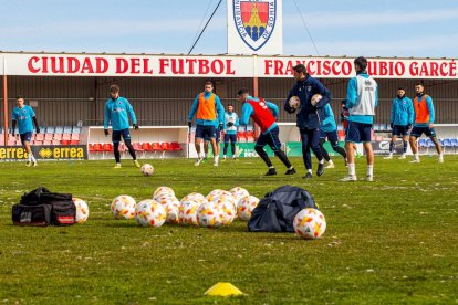 El CD Numancia prepara el choque ante la SD Amorebieta. MARIO TEJEDOR (31)