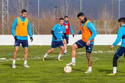 El CD Numancia prepara el choque ante la SD Amorebieta. MARIO TEJEDOR (32)