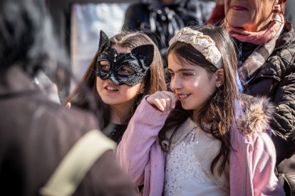 Disfraces infantiles con los gigantes y cabezudos.-G. MONTESEGURO
