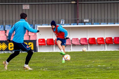 El CD Numancia prepara el choque ante la SD Amorebieta. MARIO TEJEDOR (46)