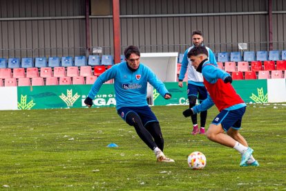 El CD Numancia prepara el choque ante la SD Amorebieta. MARIO TEJEDOR (47)