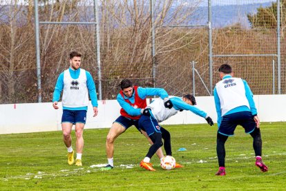 El CD Numancia prepara el choque ante la SD Amorebieta. MARIO TEJEDOR (53)