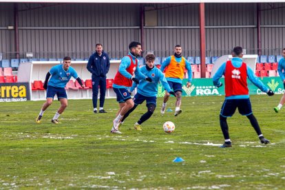 El CD Numancia prepara el choque ante la SD Amorebieta. MARIO TEJEDOR (66)