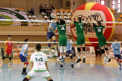 El Río Duero Voley, subcampeón de España junior ante Unicaja Almería. MARÍA MORALES