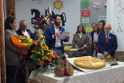 Los jurados salientes y entrantes de Santiago en la asamblea. MILAGROS HERVADA