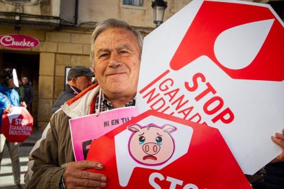 Concentración contra la ganadería industrial. MARIO TEJEDOR (12)