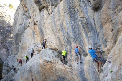 Nuevo tramos en la vía ferrata de Espeja de San Marcelino