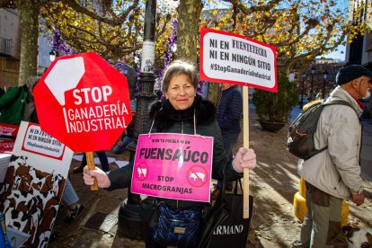 Concentración contra la ganadería industrial. MARIO TEJEDOR (4)