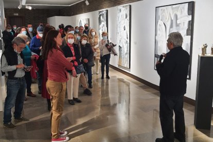 Vicente Molina Pacheco inaugurando la exposición en Madrid