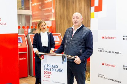 El representante de De Pedro y Molinero . MARIO TEJEDOR