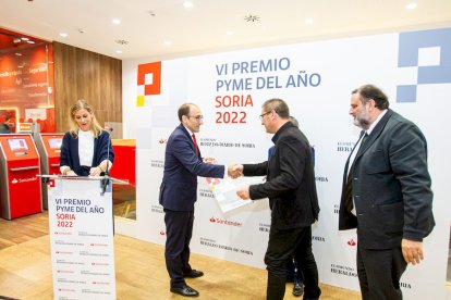 David Hernando, de Bodegas Antídoto, recogió el premio Pyme del Año Soria 2022. MARIO TEJEDOR