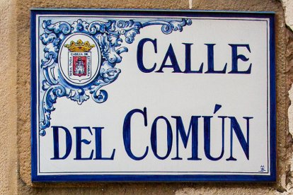 Rótulo de la calle Del Común